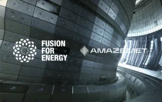 Logo Fusion for Energy oraz AMAZEMET na tle stylizowanej ilustracji wnętrza reaktora syntezy jądrowej.
